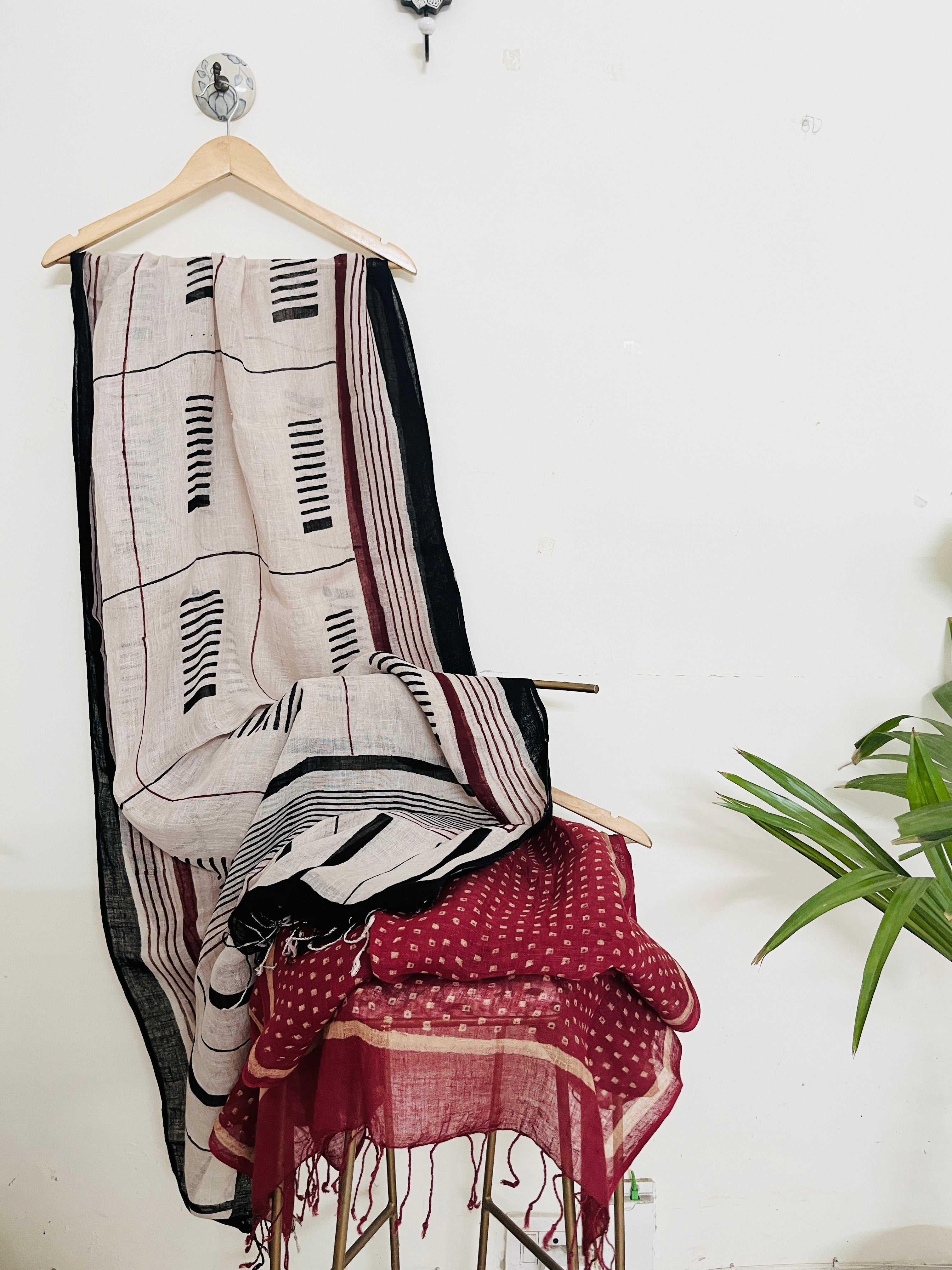 "GEOMETRIC-LINE-ART" HAND-BLOCK PRINTED LINEN DUPATTA