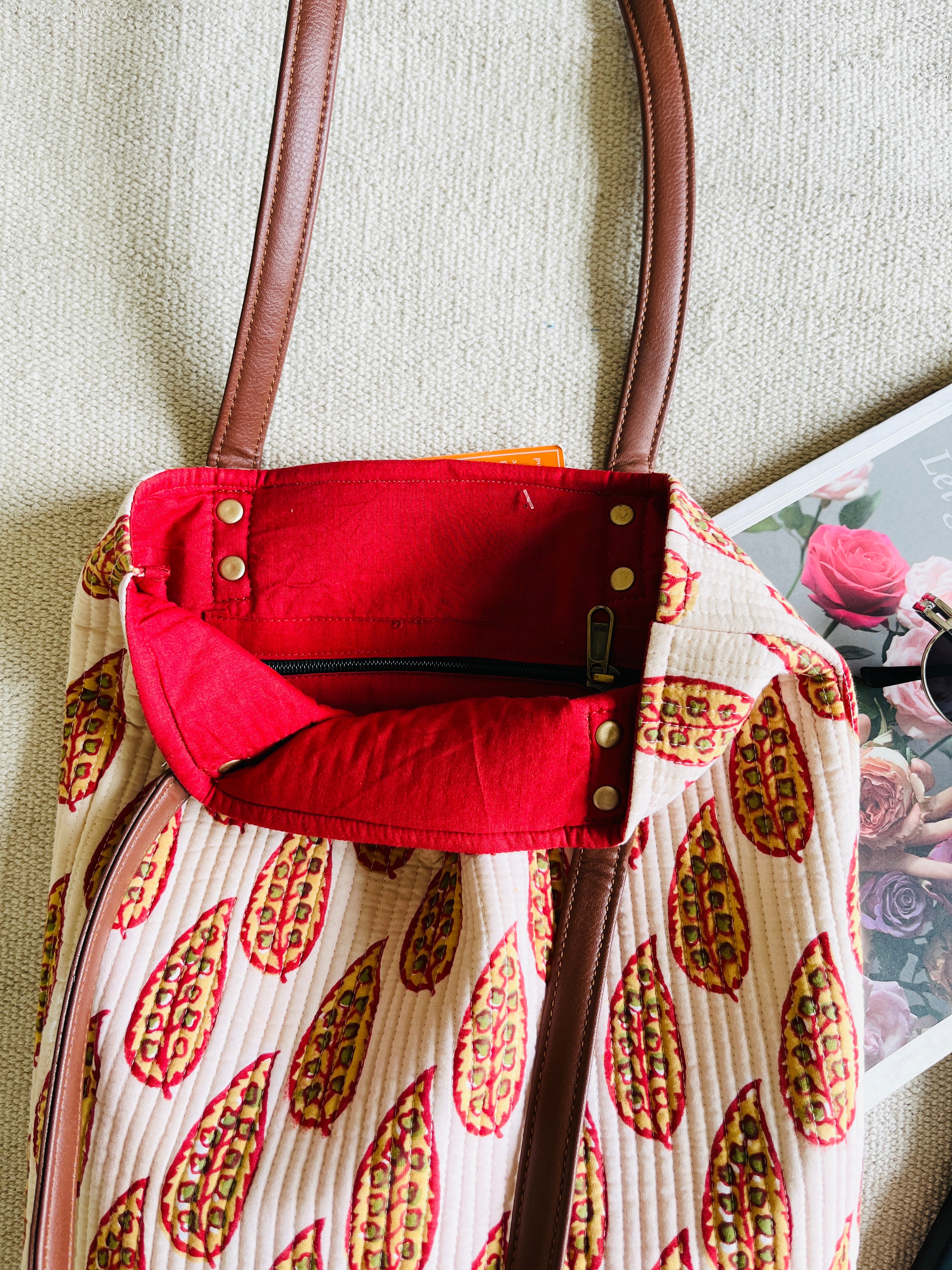 "I'M YOUR TRAVEL PAL" COTTON QUILTED BAG- ALLOVER BOOTI