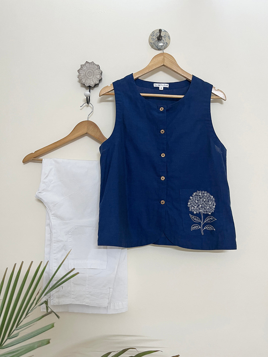 "MINIMAL CHIC" embroidered versatile waistcoat (Indigo)