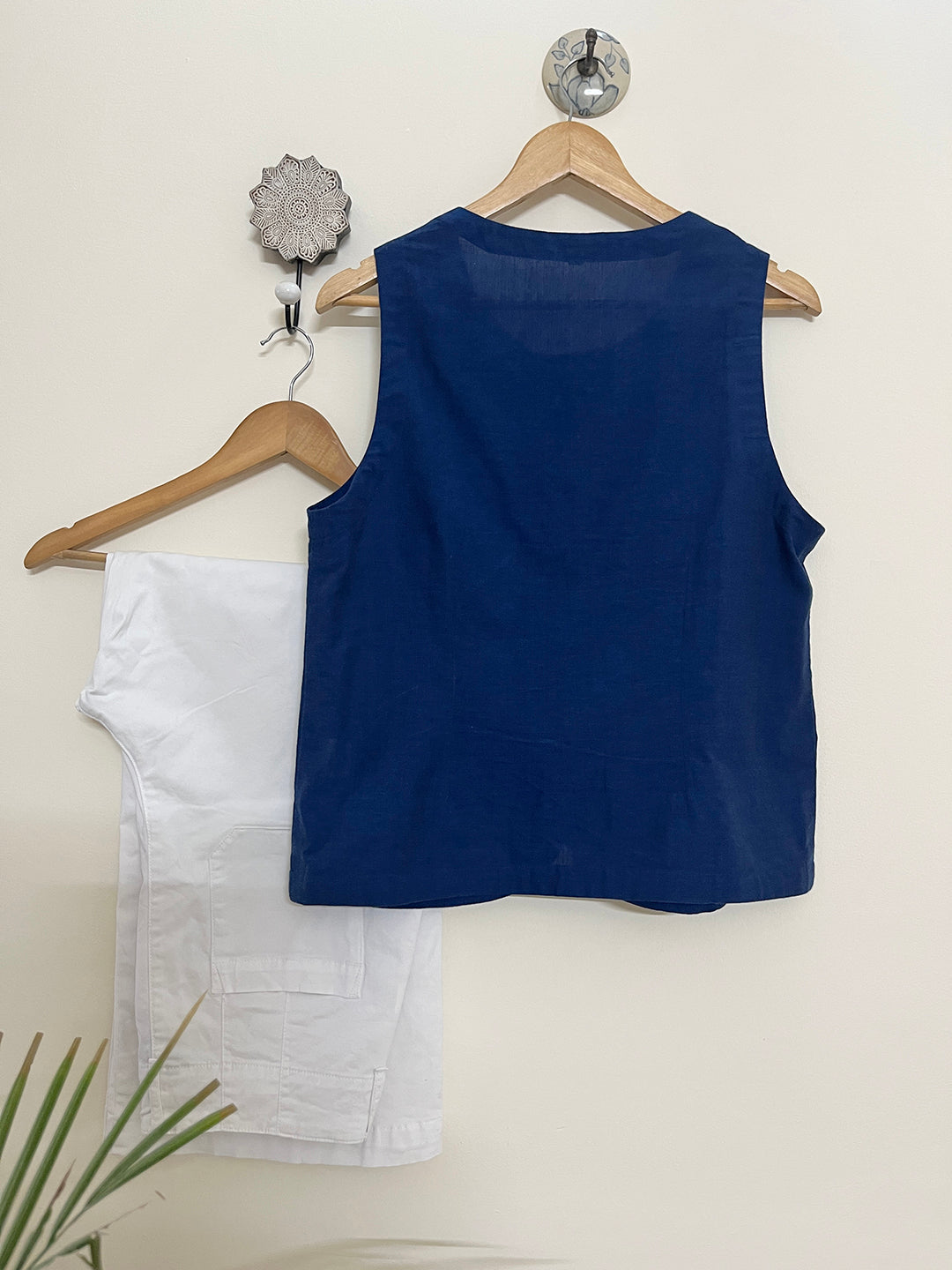 "MINIMAL CHIC" embroidered versatile waistcoat (Indigo)