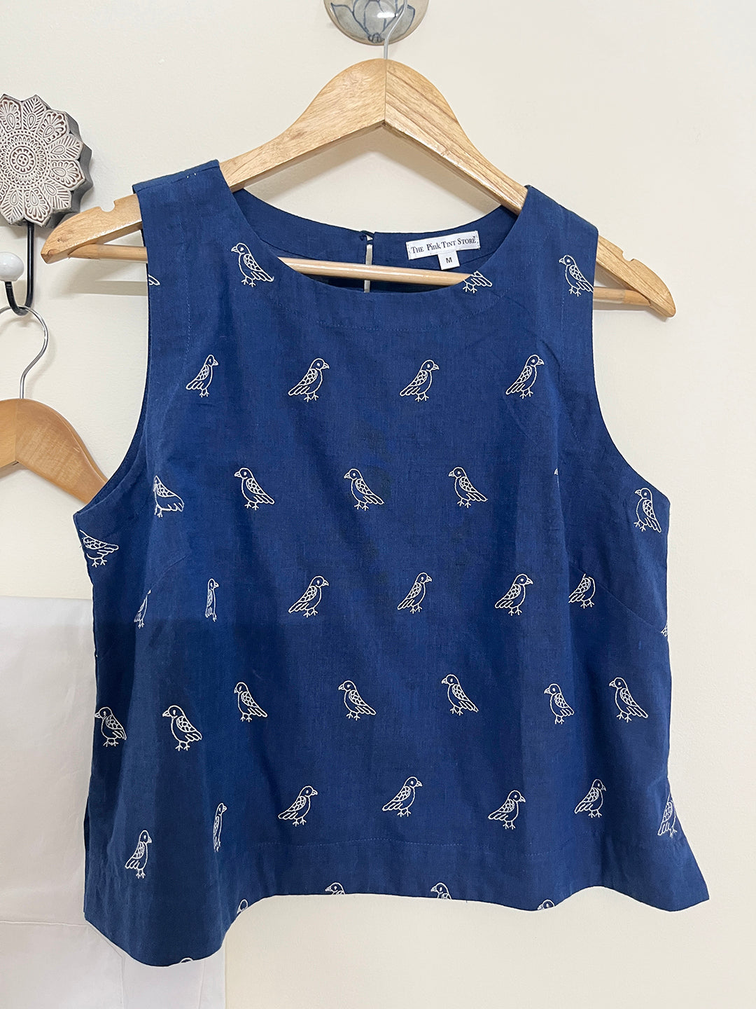 "FREE LIKE A BIRD" embroidered short top (Indigo)