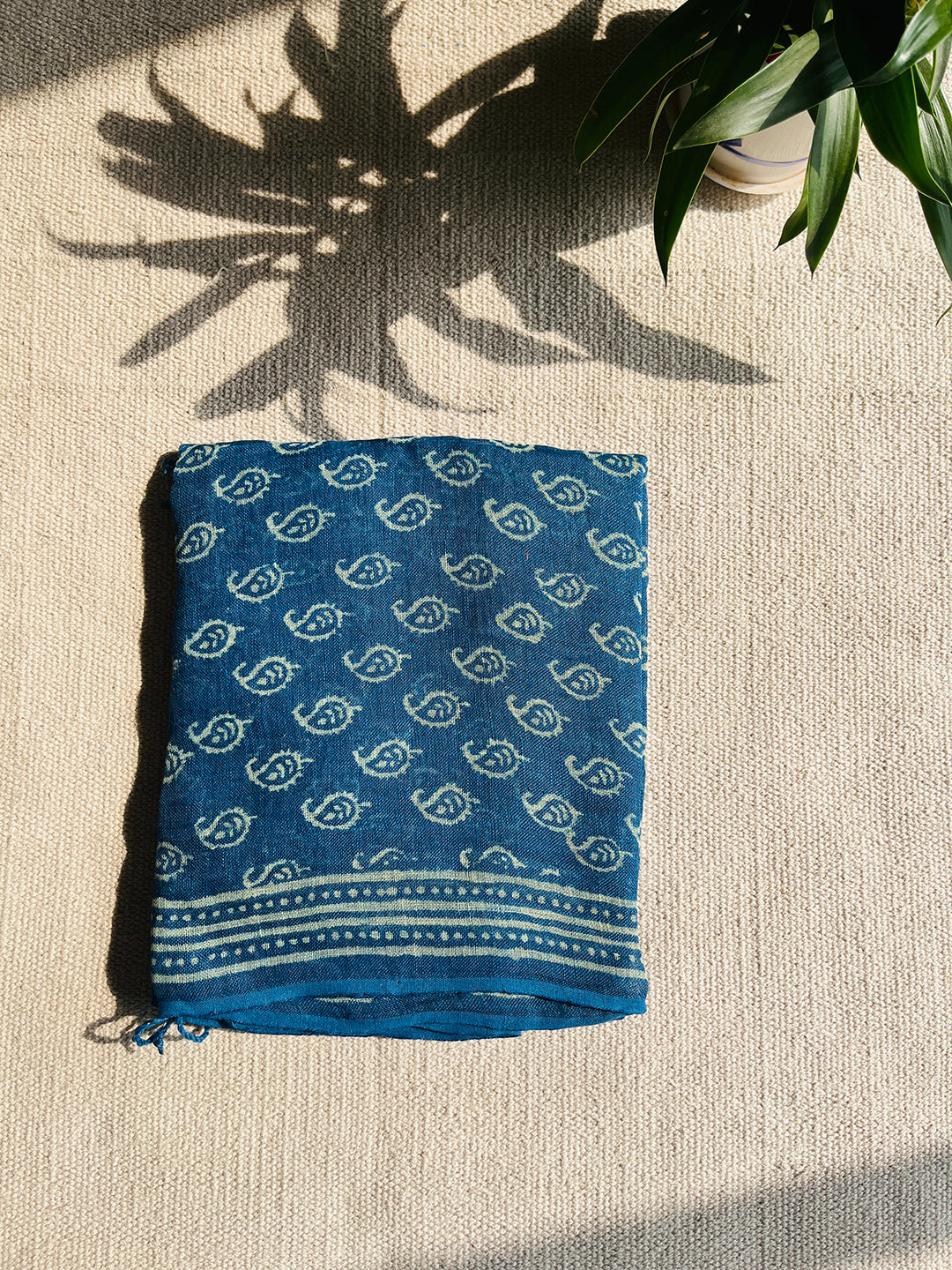 CLASSICS REINVENTED: ALLOVER PAISLEY LINEN DUPATTA TRUE BLUE