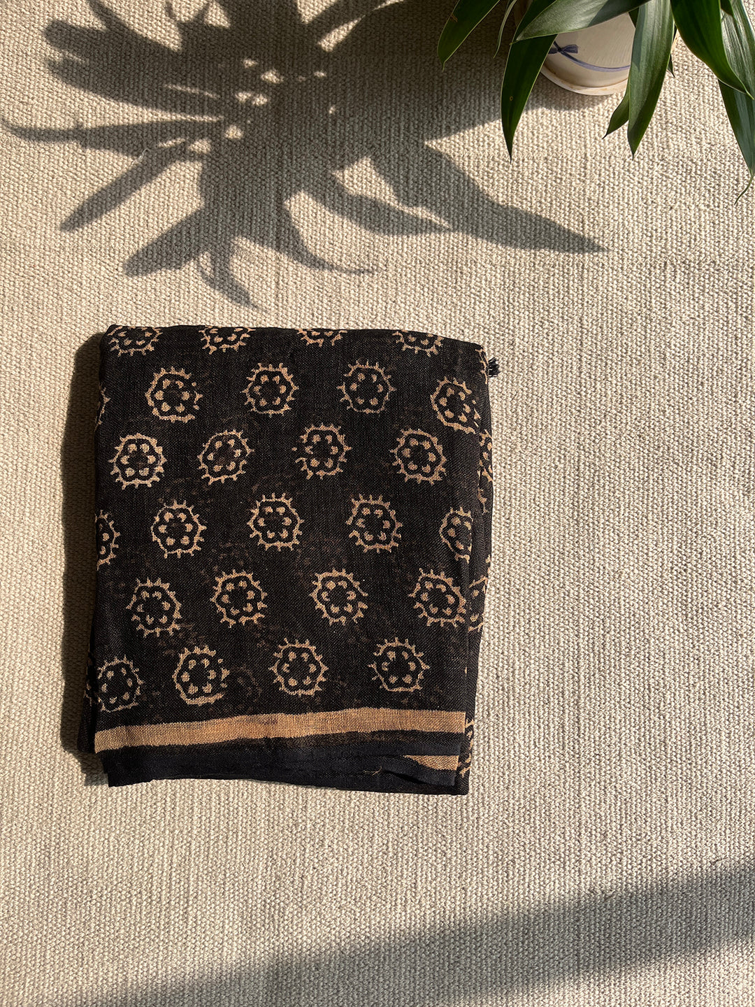 CLASSICS REINVENTED: HEXAGONS LINEN DUPATTA BLACK