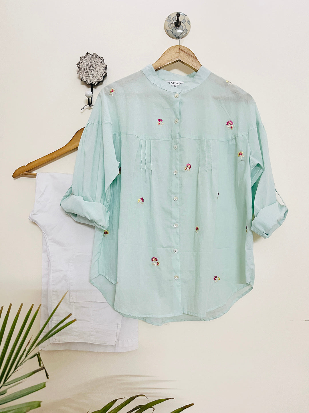 "WHERE EASY MEETS BREEZY" embroidered Boxy Shirt (AQUA)