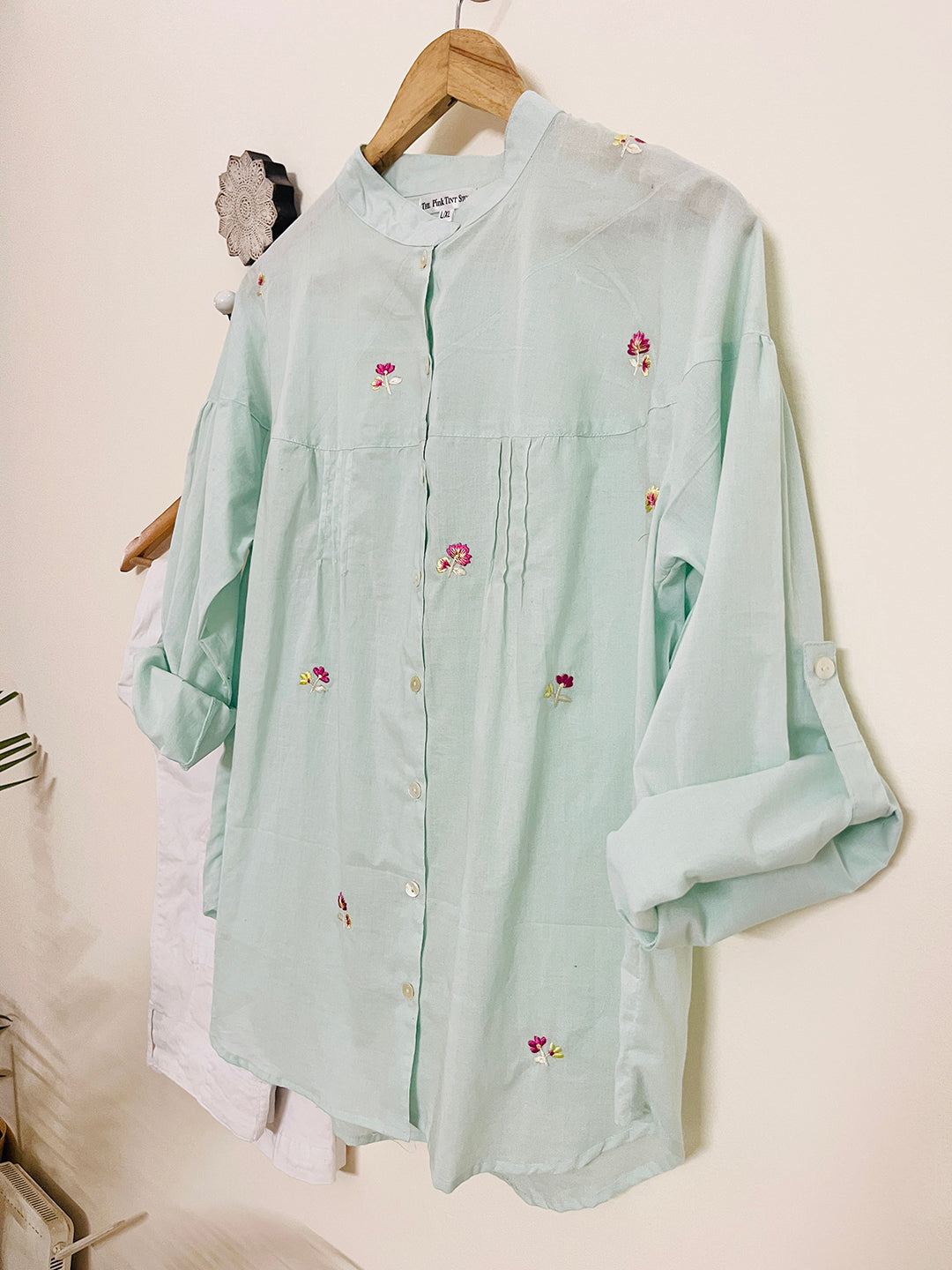 "WHERE EASY MEETS BREEZY" embroidered Boxy Shirt (AQUA)