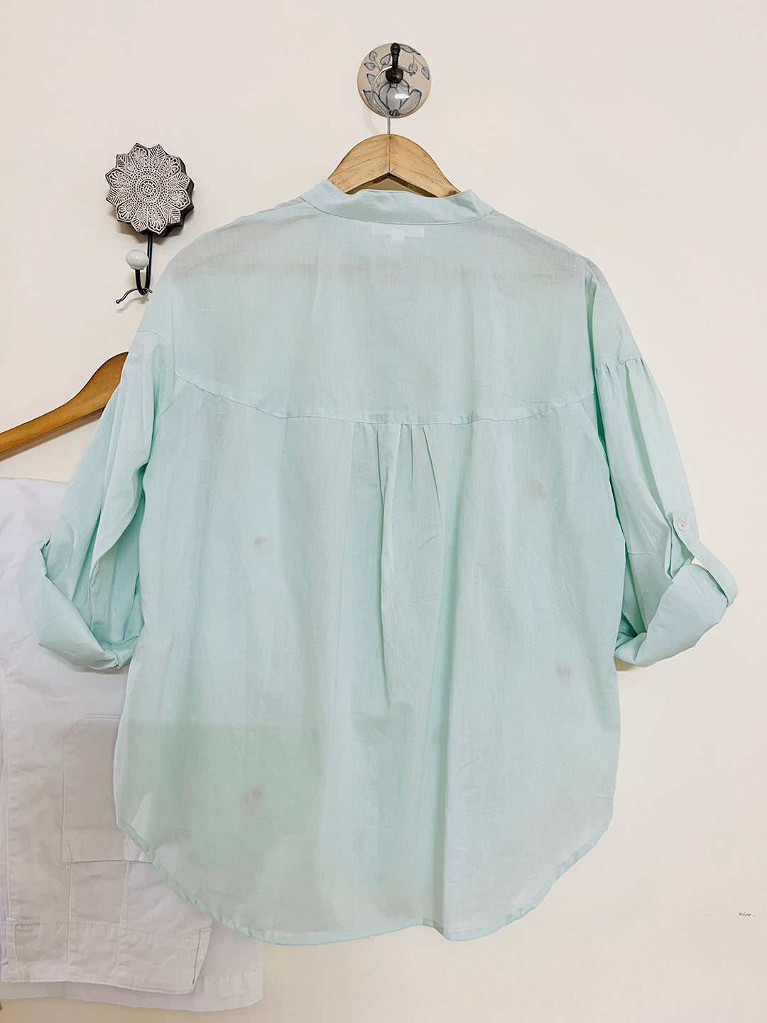 "WHERE EASY MEETS BREEZY" embroidered Boxy Shirt (AQUA)
