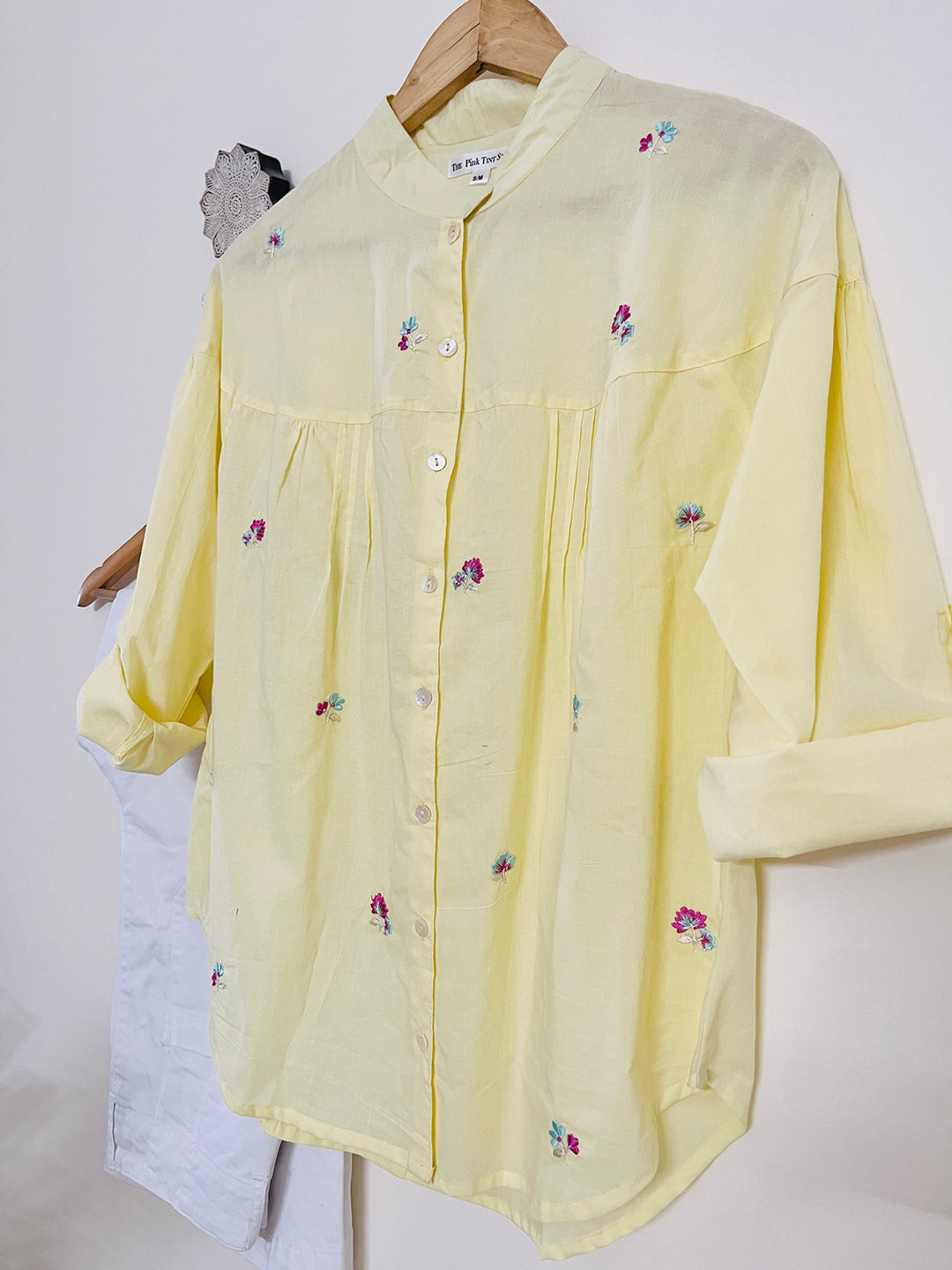 "WHERE EASY MEETS BREEZY" embroidered Boxy Shirt (Mild Sun)