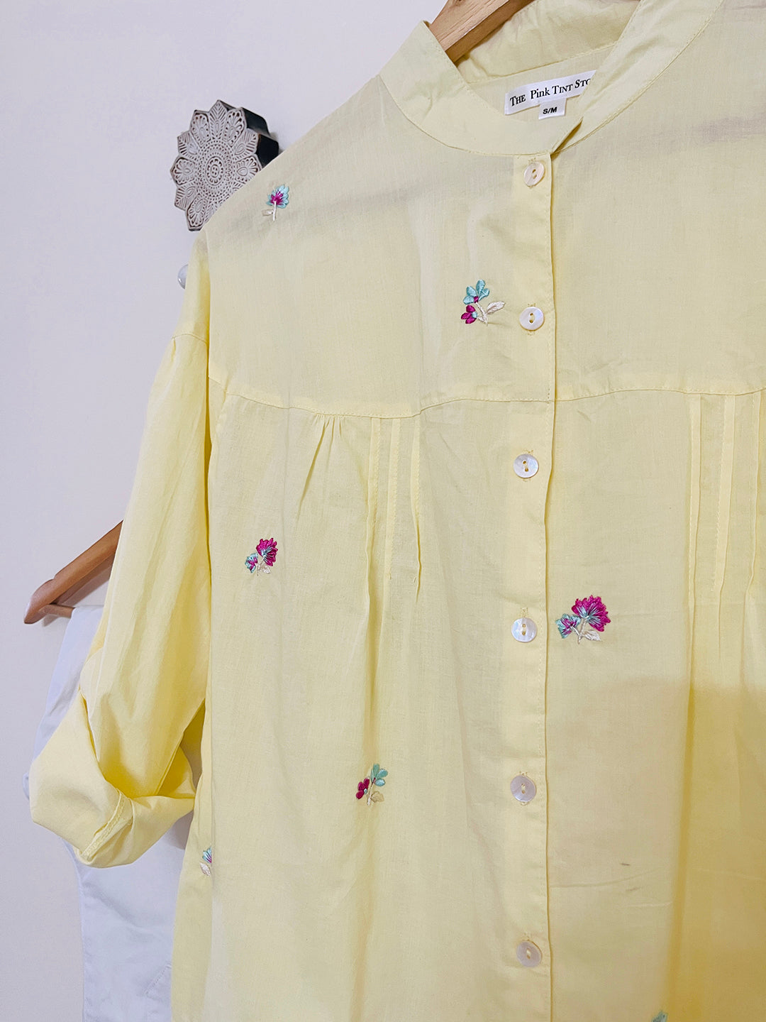 "WHERE EASY MEETS BREEZY" embroidered Boxy Shirt (Mild Sun)