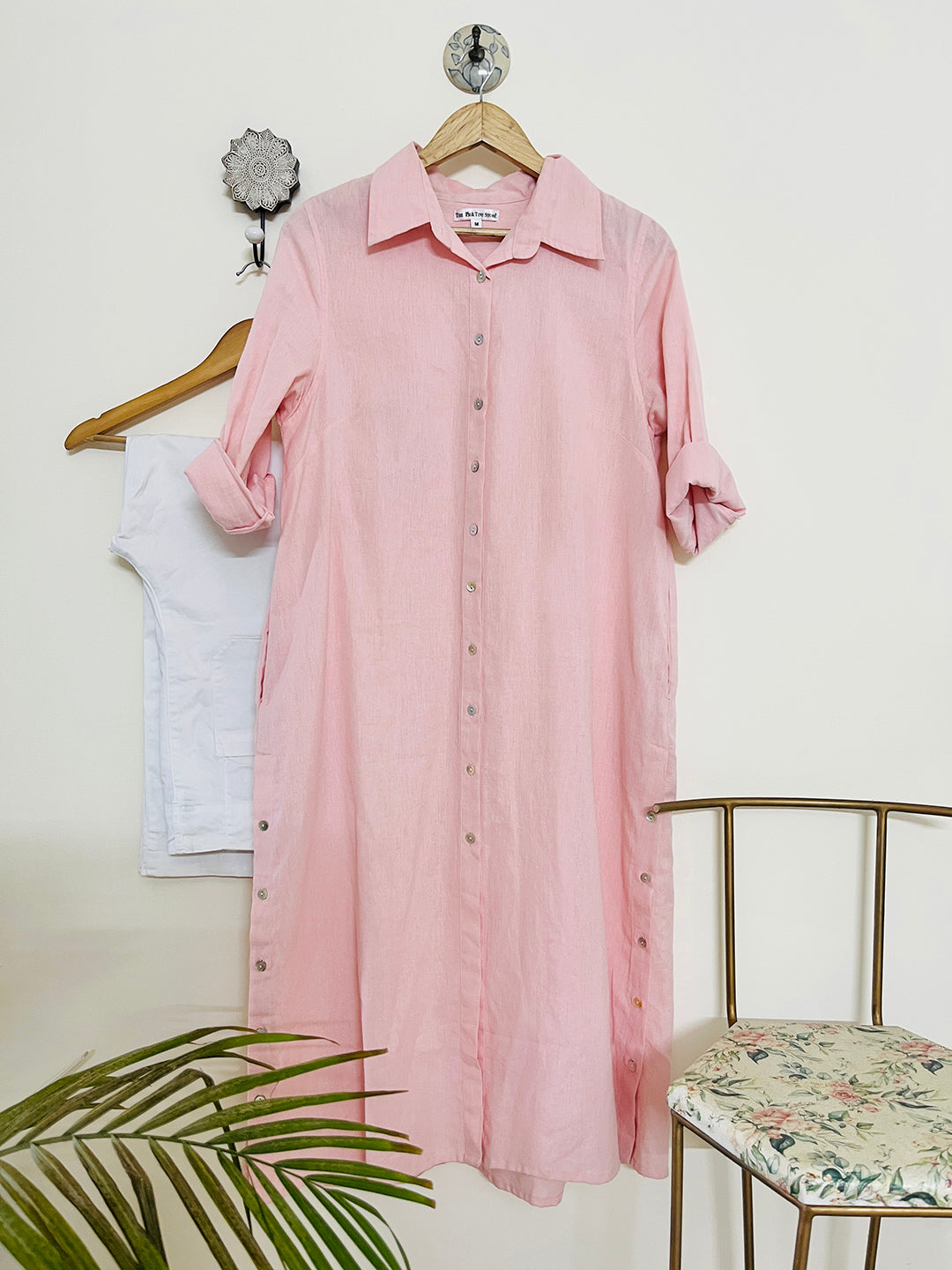 "WORK TO WEEKEND STAPLE" relaxed long shirt (Soft pink)