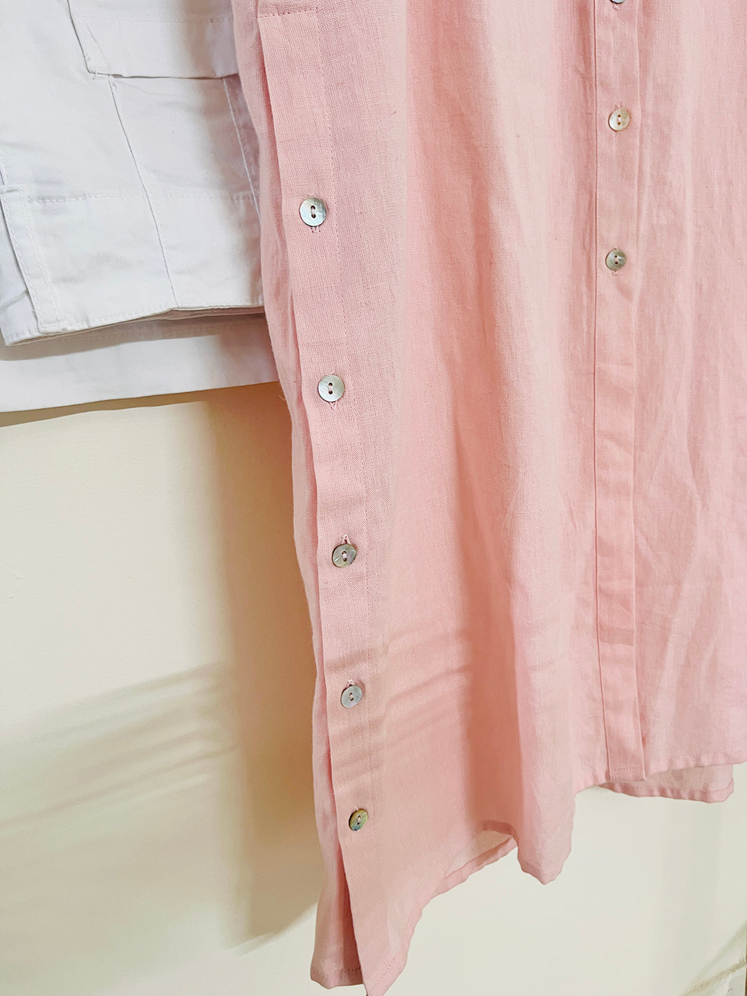 "WORK TO WEEKEND STAPLE" relaxed long shirt (Soft pink)