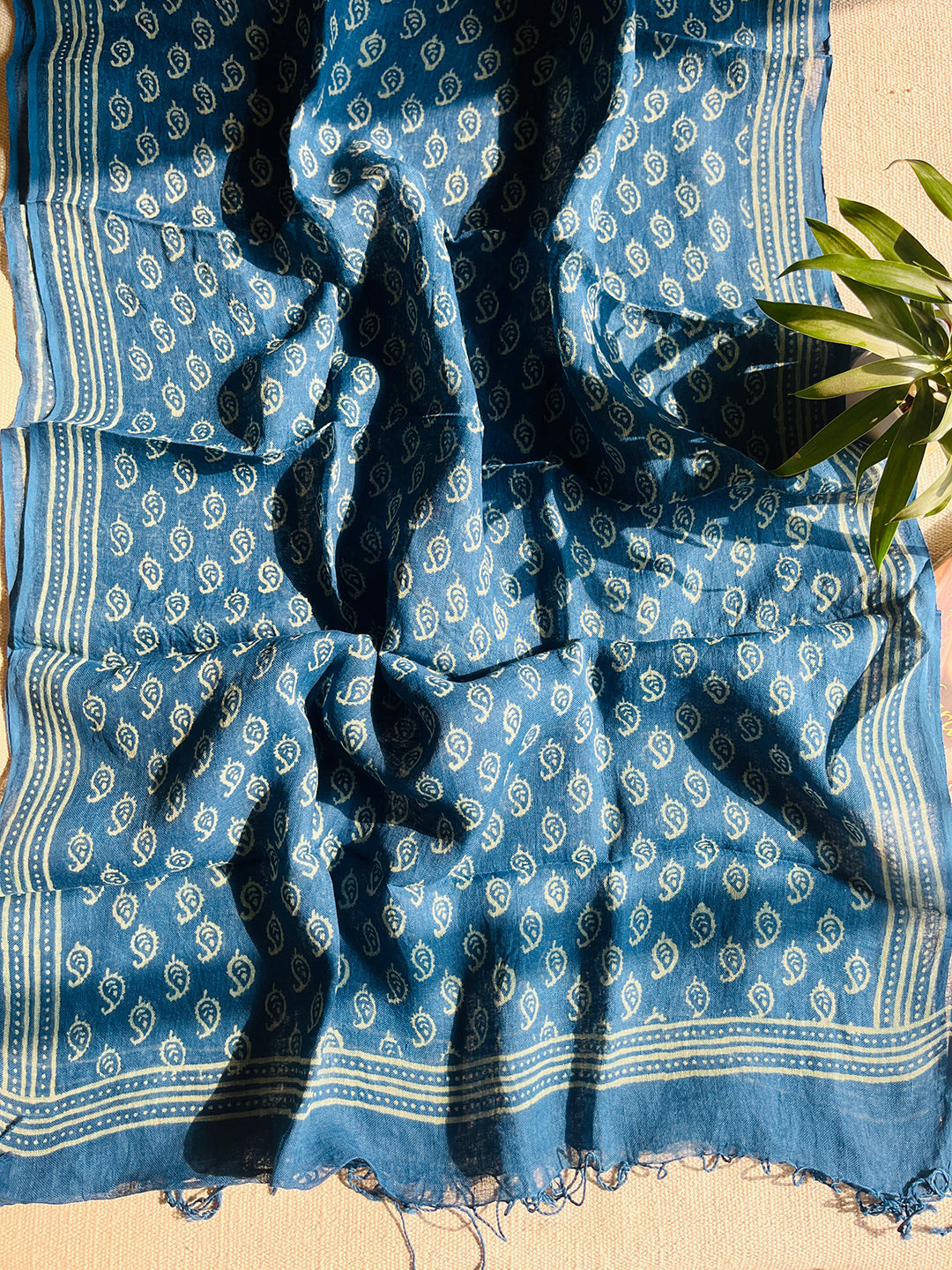 CLASSICS REINVENTED: ALLOVER PAISLEY LINEN DUPATTA TRUE BLUE