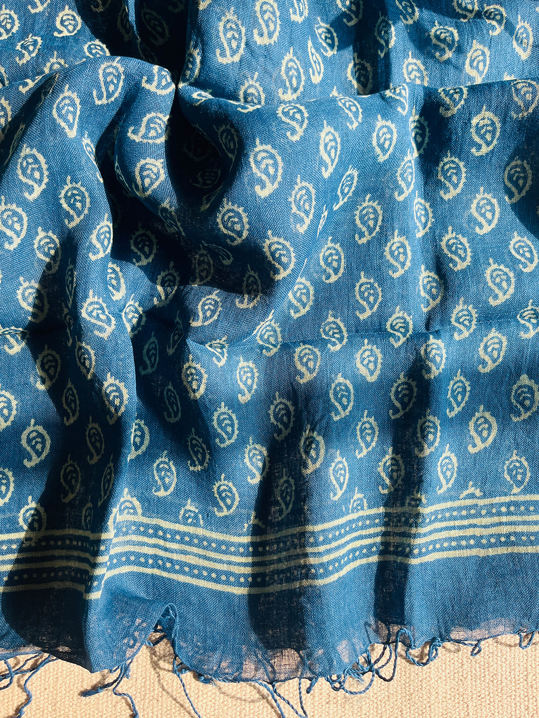 CLASSICS REINVENTED: ALLOVER PAISLEY LINEN DUPATTA TRUE BLUE