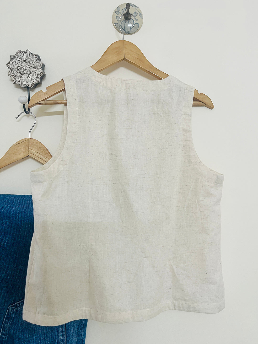 "MINIMAL CHIC" embroidered versatile waistcoat (Natural)