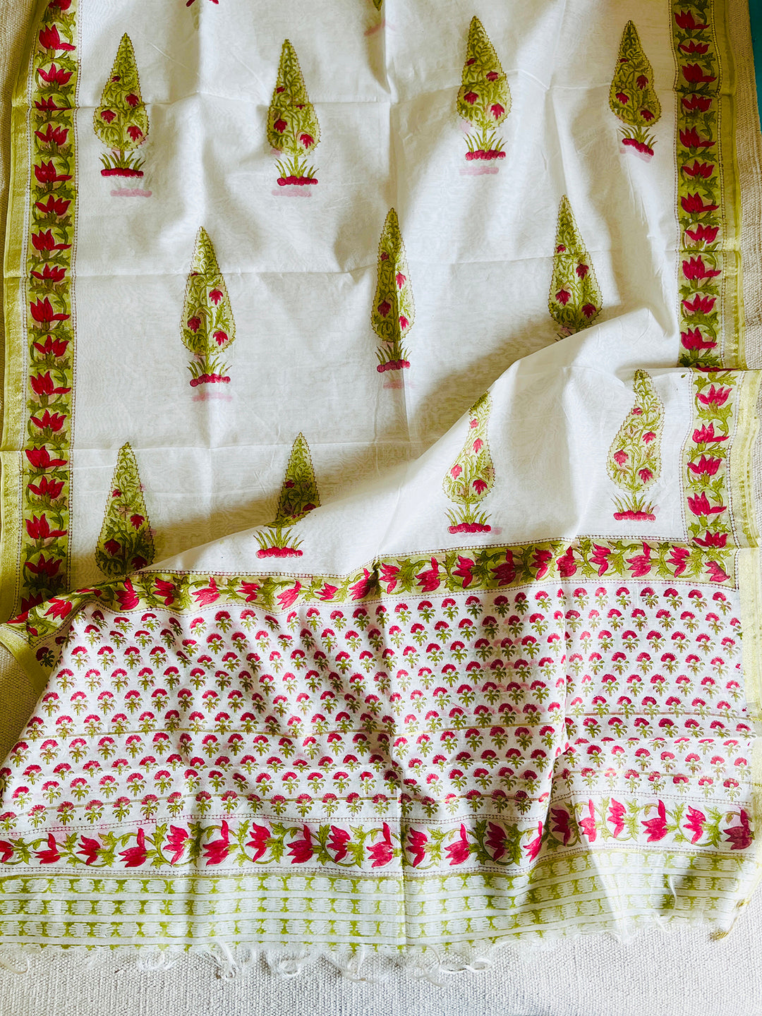 CHANDERI MUGHAL PRINT OFF-WHITE RED DUPATTA