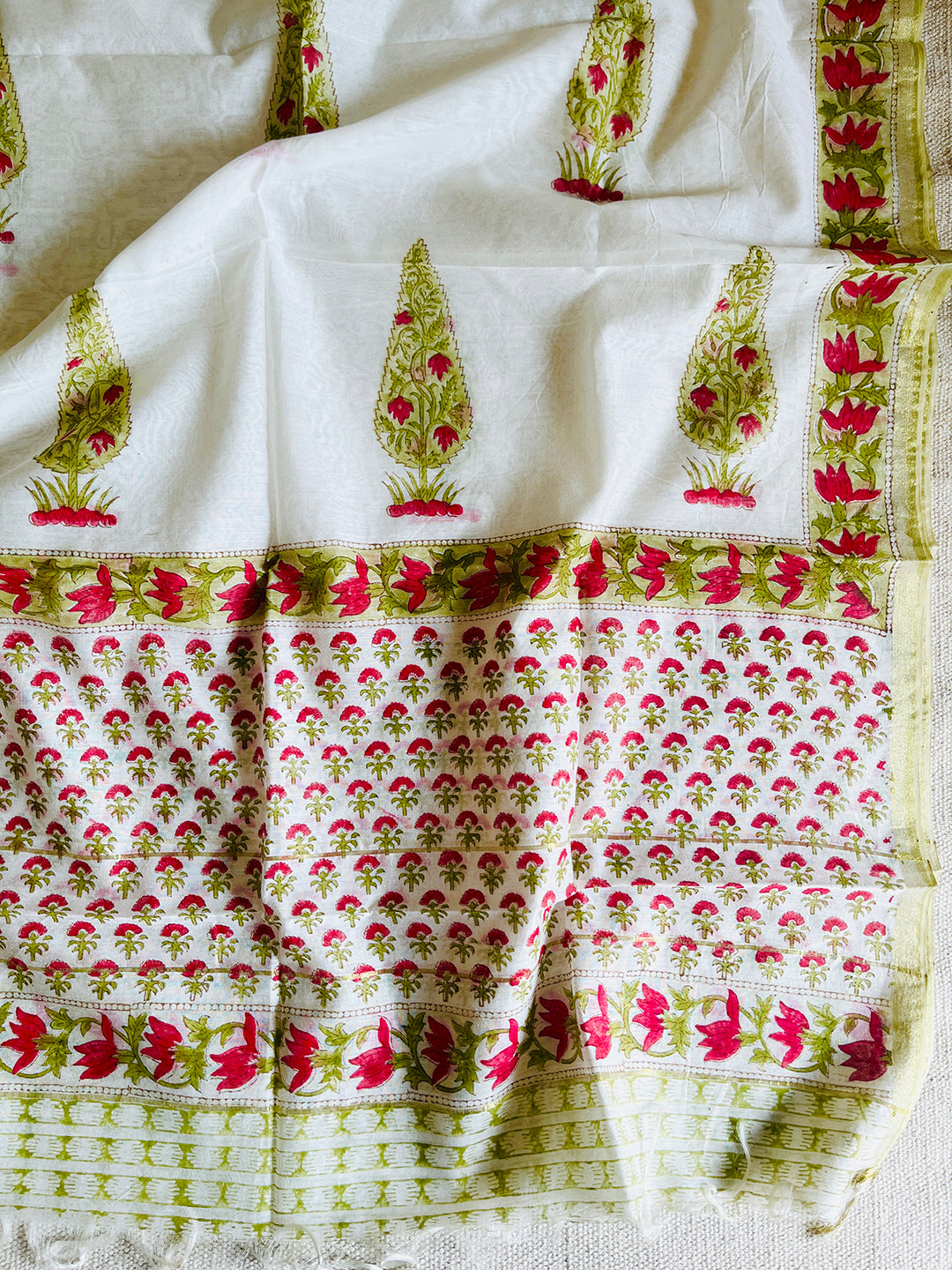 CHANDERI MUGHAL PRINT OFF-WHITE RED DUPATTA