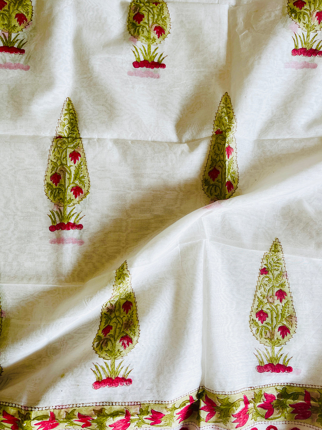 CHANDERI MUGHAL PRINT OFF-WHITE RED DUPATTA