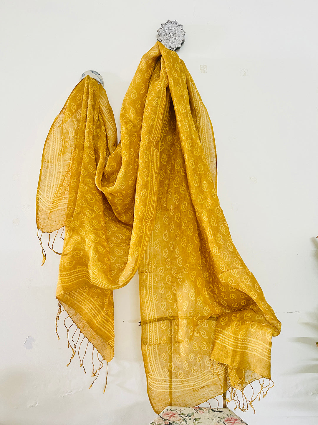 CLASSICS REINVENTED: ALLOVER PAISLEY LINEN DUPATTA HONEY YELLOW