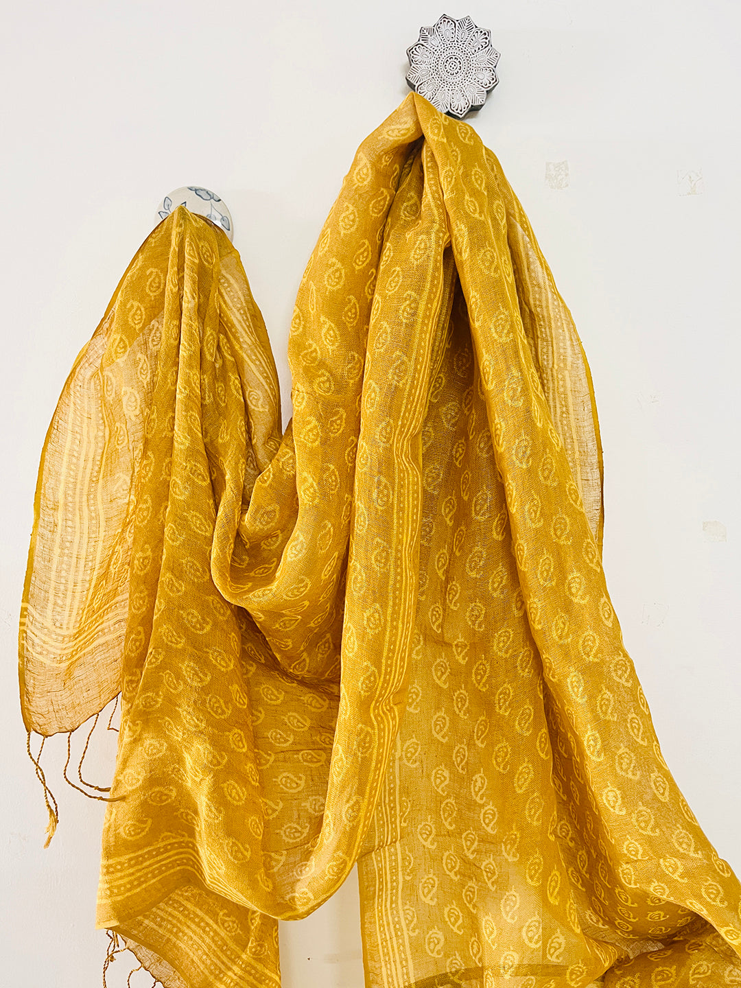 CLASSICS REINVENTED: ALLOVER PAISLEY LINEN DUPATTA HONEY YELLOW