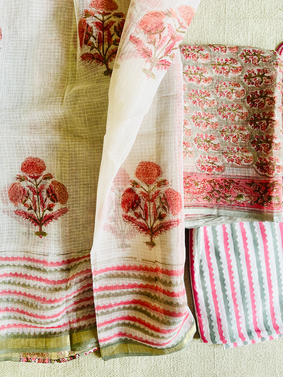 FLORAL BOOTIES KOTA DORIA UNSTITCHED SUIT- ASH GRAY