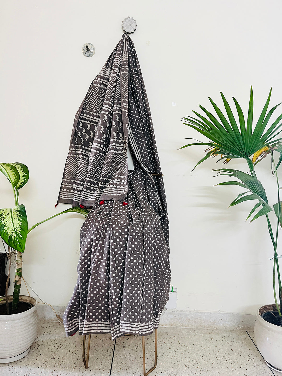 GRAPHITE POLKA DABOO MUD RESIST PRINT MULMUL SAREE