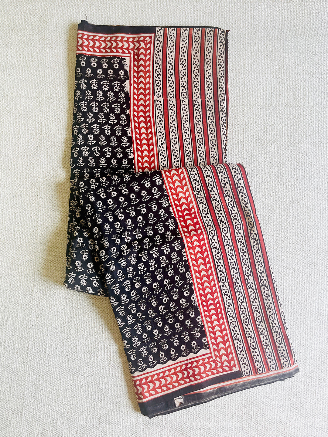 BLACK & RED DITSY FLORAL BLOCK PRINTED MULMUL SAREE