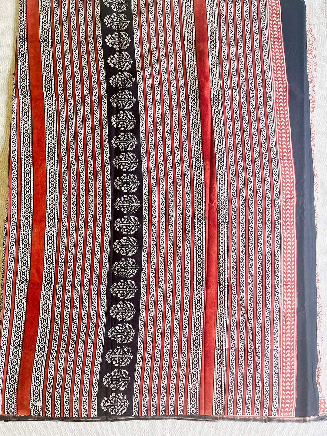 BLACK & RED DITSY FLORAL BLOCK PRINTED MULMUL SAREE