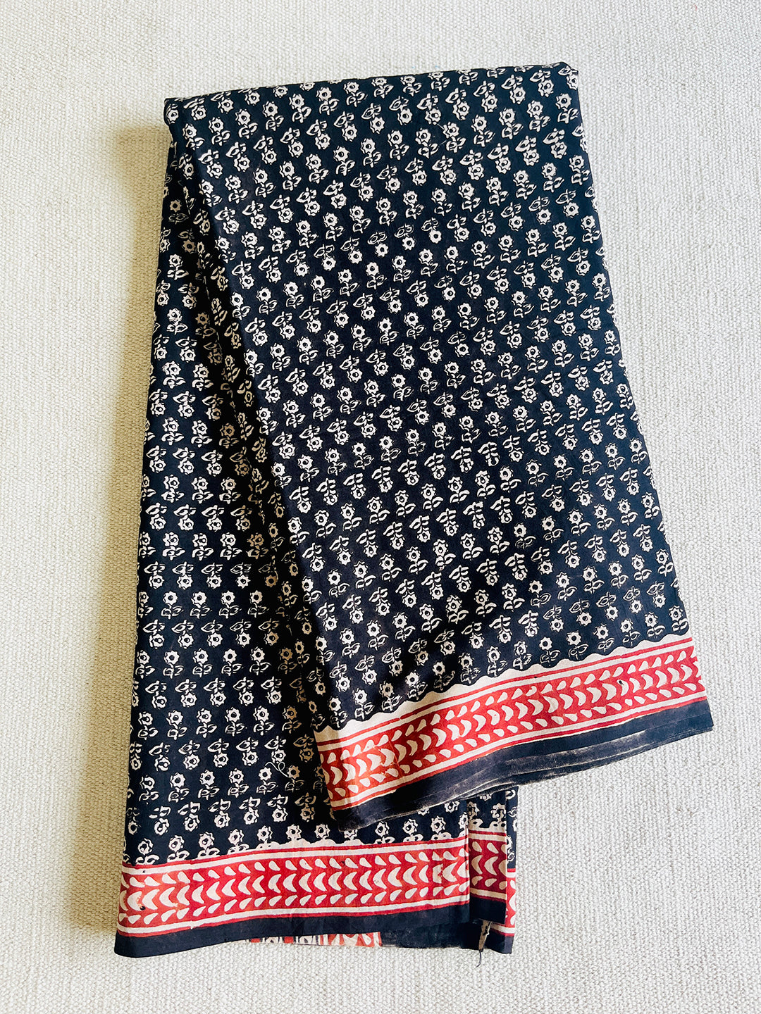 BLACK & RED DITSY FLORAL BLOCK PRINTED MULMUL SAREE