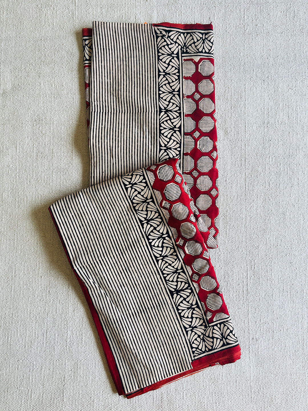 BRICK RED HEXAGONAL BLOCK PRINT MULMUL SAREE