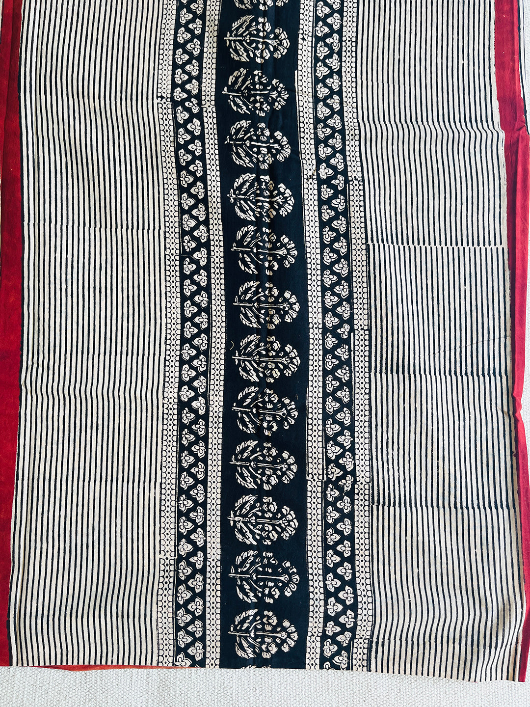 BRICK RED HEXAGONAL BLOCK PRINT MULMUL SAREE