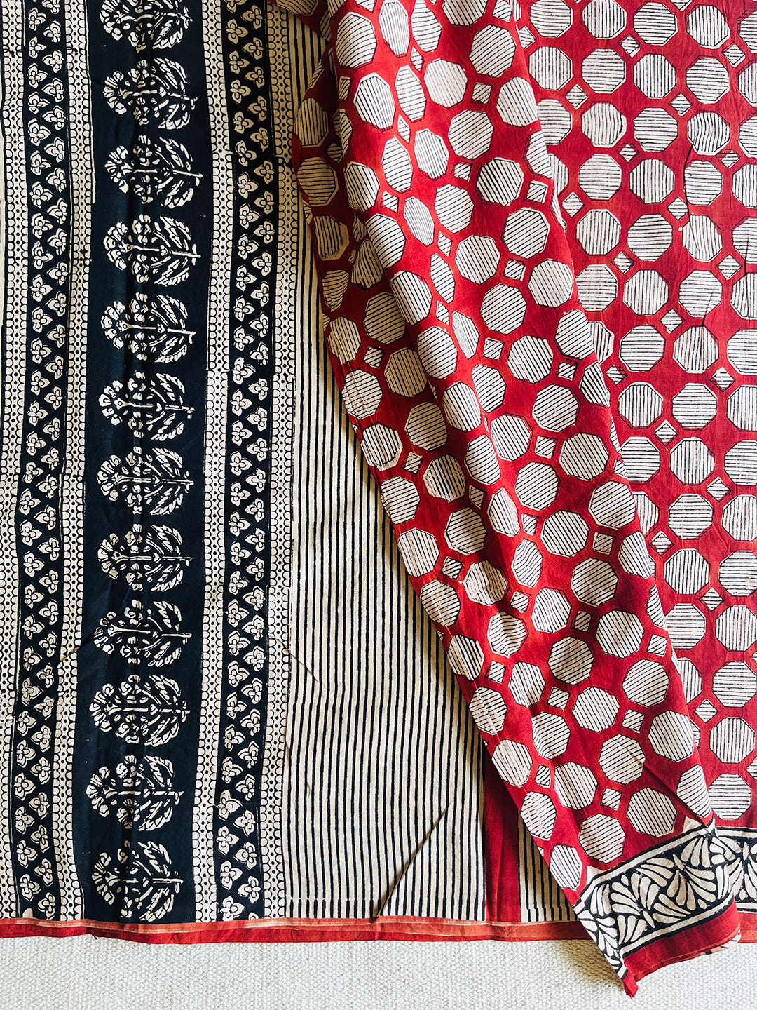 BRICK RED HEXAGONAL BLOCK PRINT MULMUL SAREE