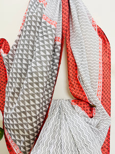 OFF-WHITE & CORAL PRINT MIX MULMUL SAREE