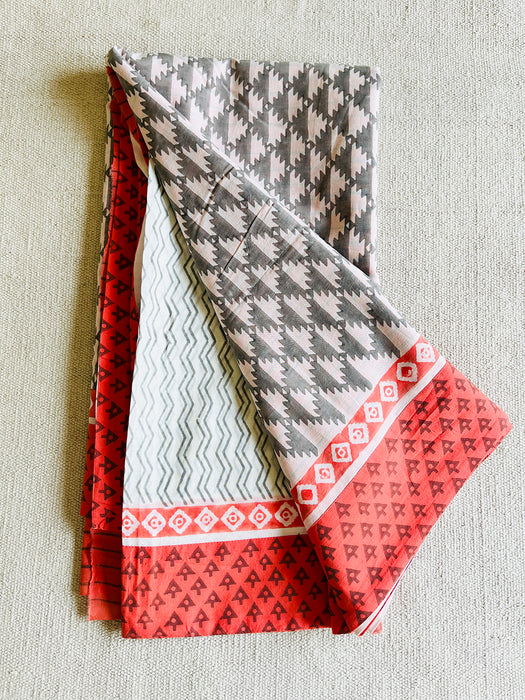 OFF-WHITE & CORAL PRINT MIX MULMUL SAREE