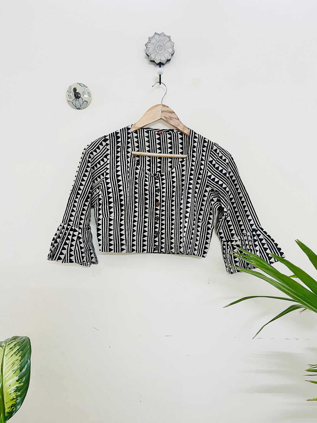 B&W TRIBAL GEOMETRIC PRINT COTTON BLOUSE