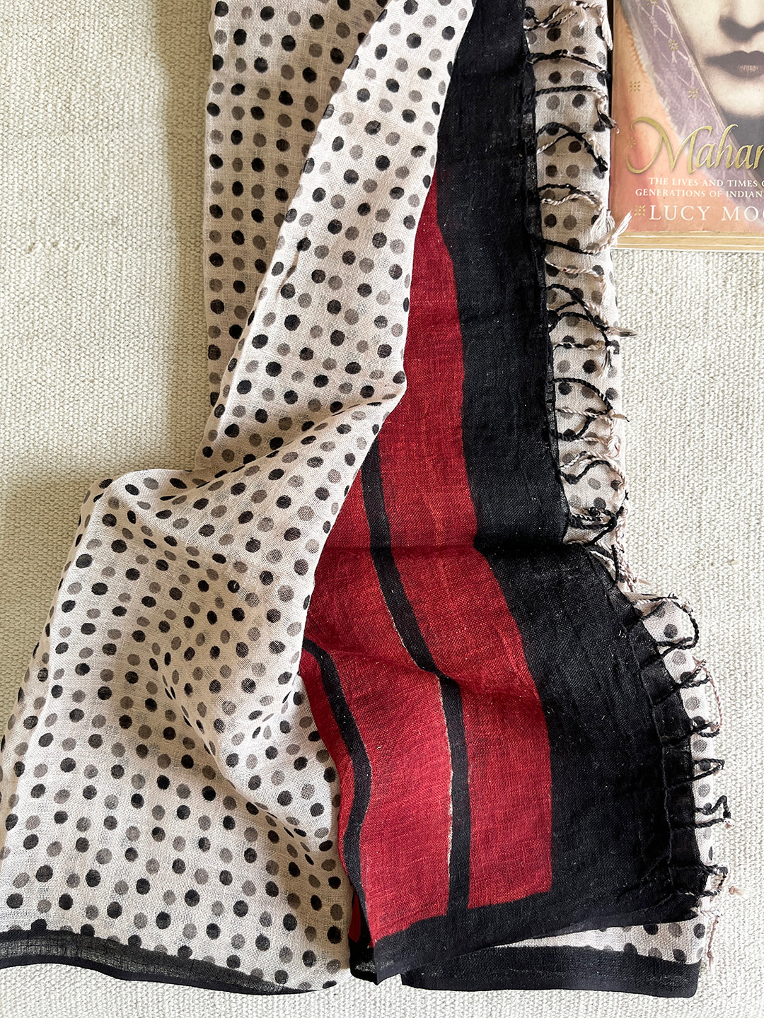 "FEMININE & FABULOUS" STATEMENT LINEN DUPATTA