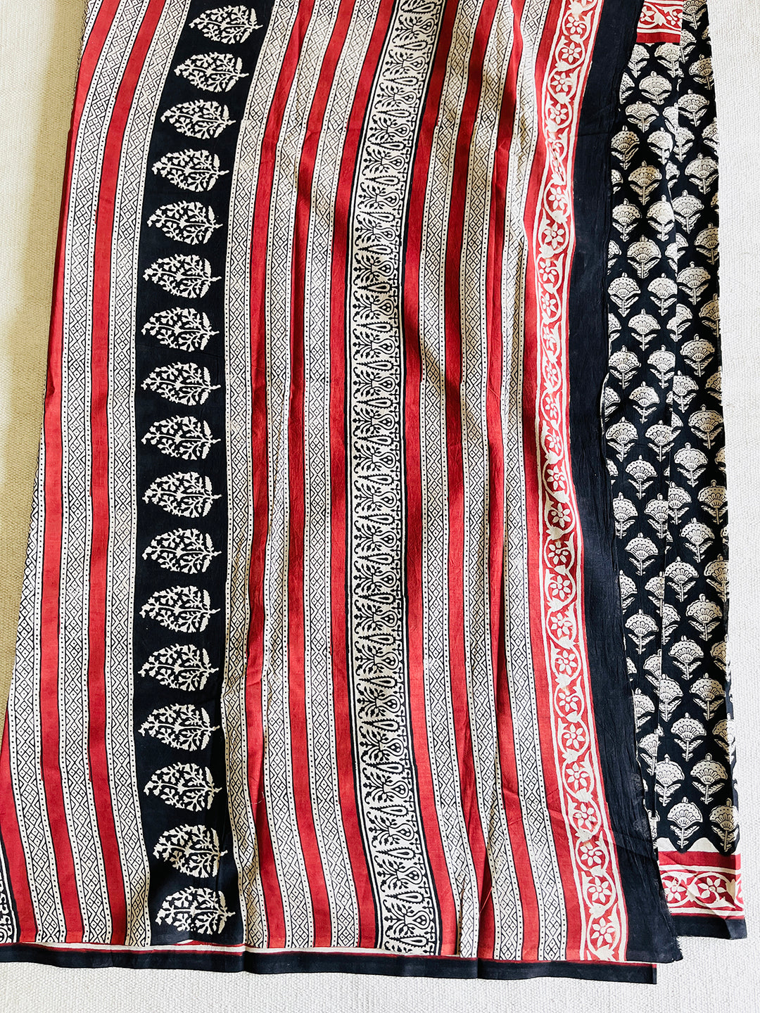 BLACK ALLOVER BUTI MULMUL SAREE