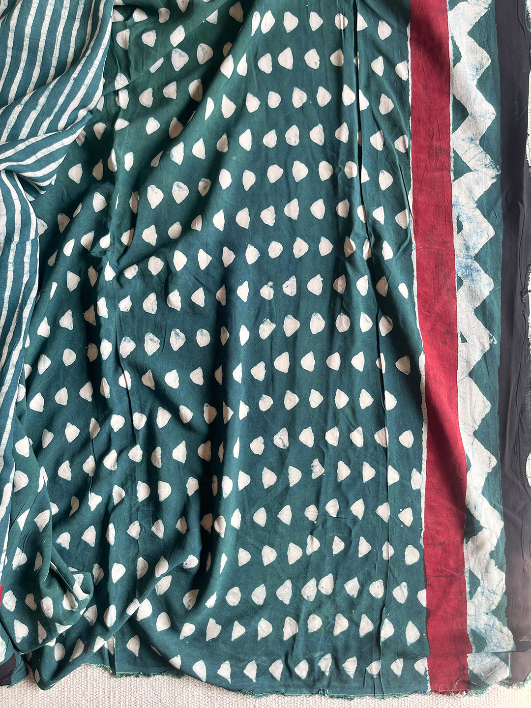 STRIPES BLOCK PRINTED MODAL SAREE WITH BLOUSE - BOTTLE GREEN