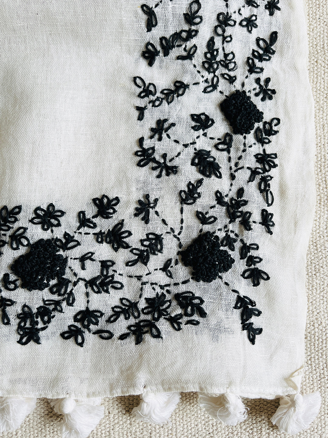 "EBONY & IVORY" HAND-EMBROIDERED LINEN DUPATTA