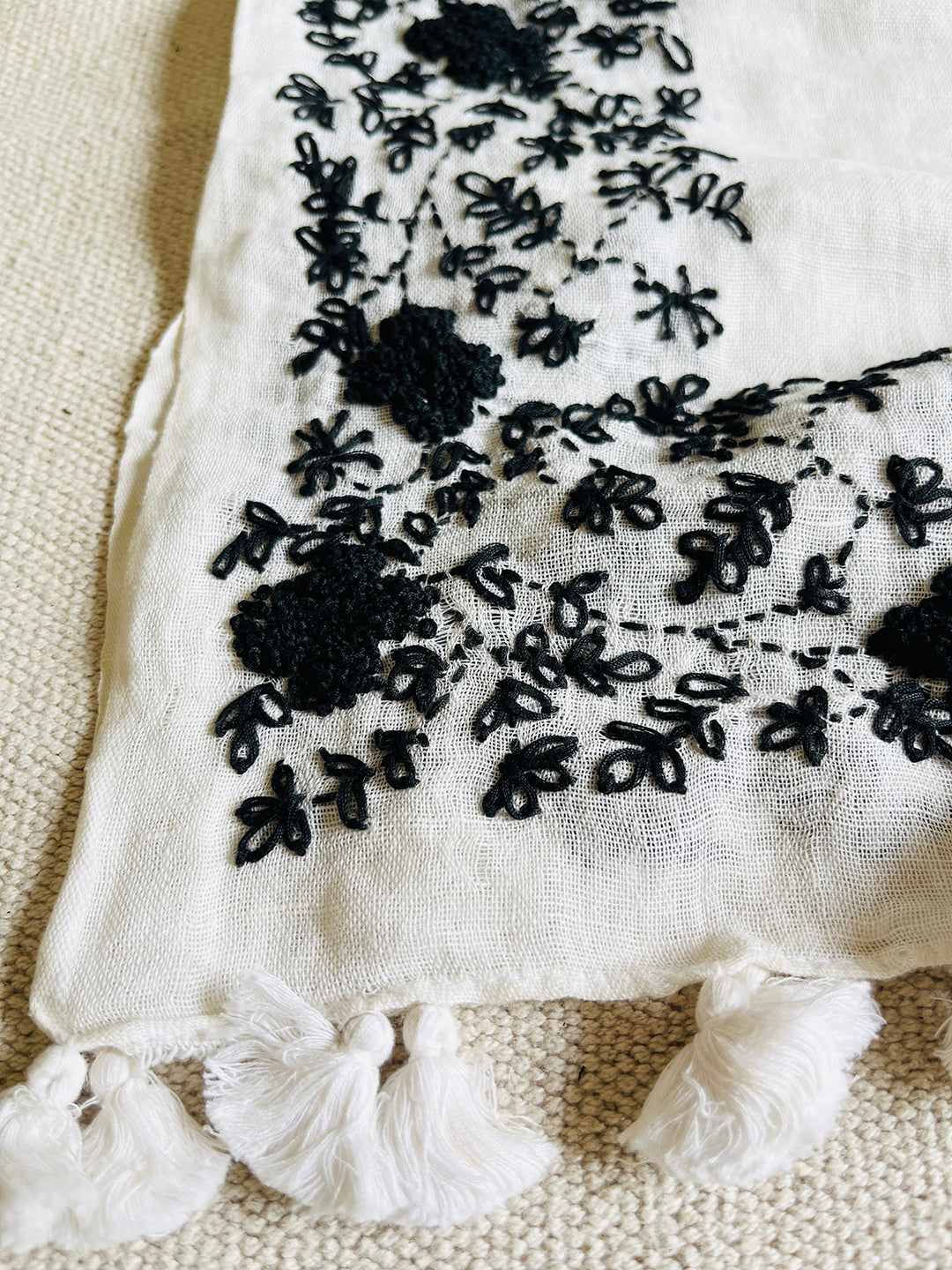 "EBONY & IVORY" HAND-EMBROIDERED LINEN DUPATTA