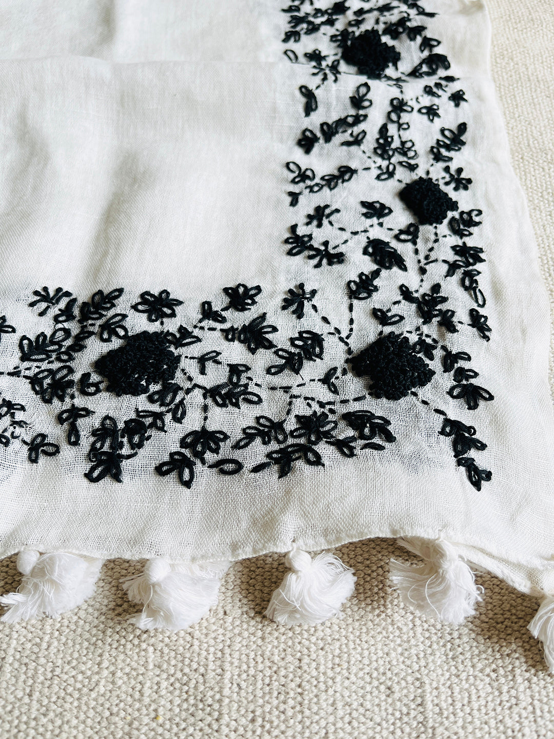 "EBONY & IVORY" HAND-EMBROIDERED LINEN DUPATTA