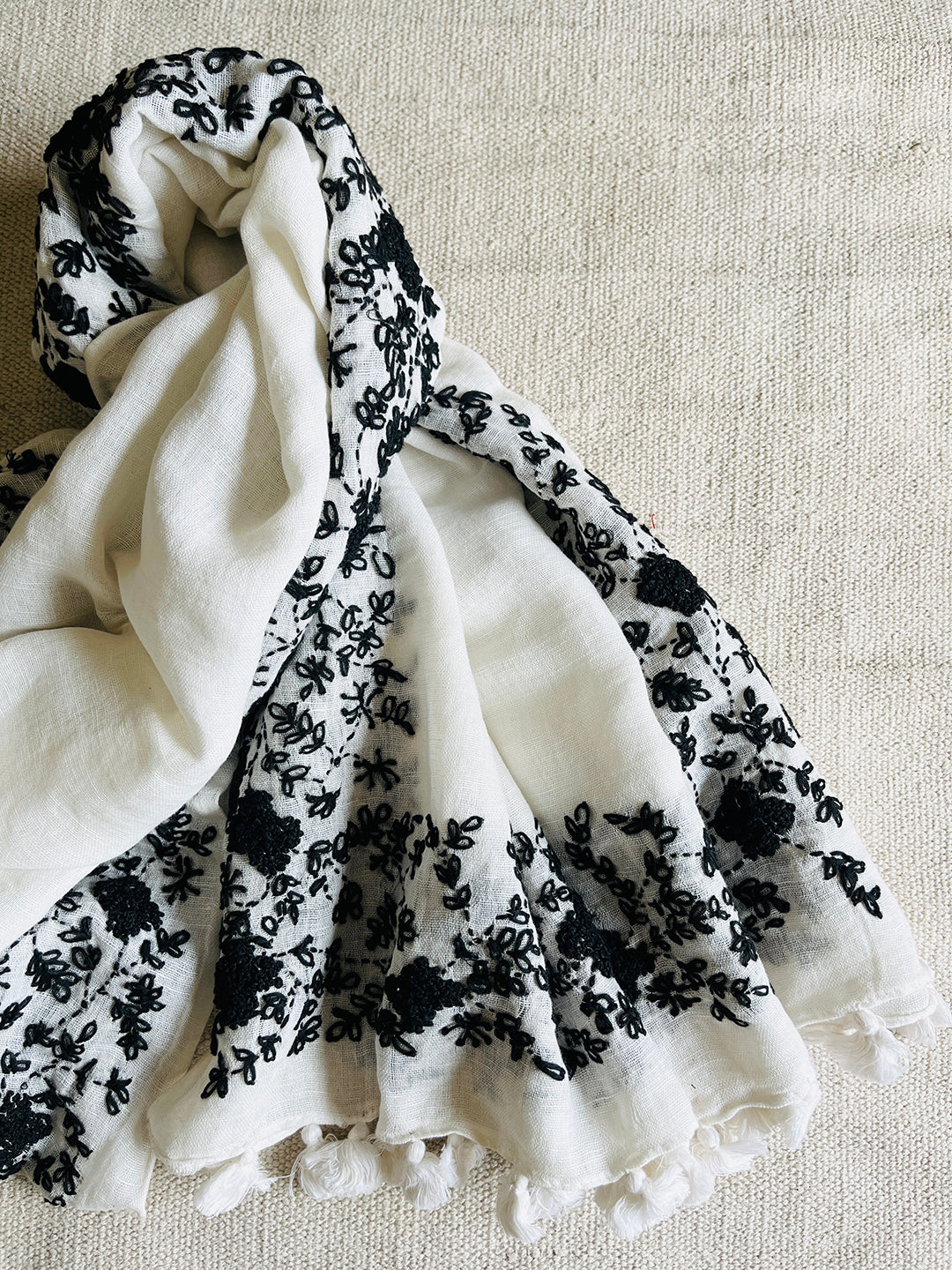 "EBONY & IVORY" HAND-EMBROIDERED LINEN DUPATTA