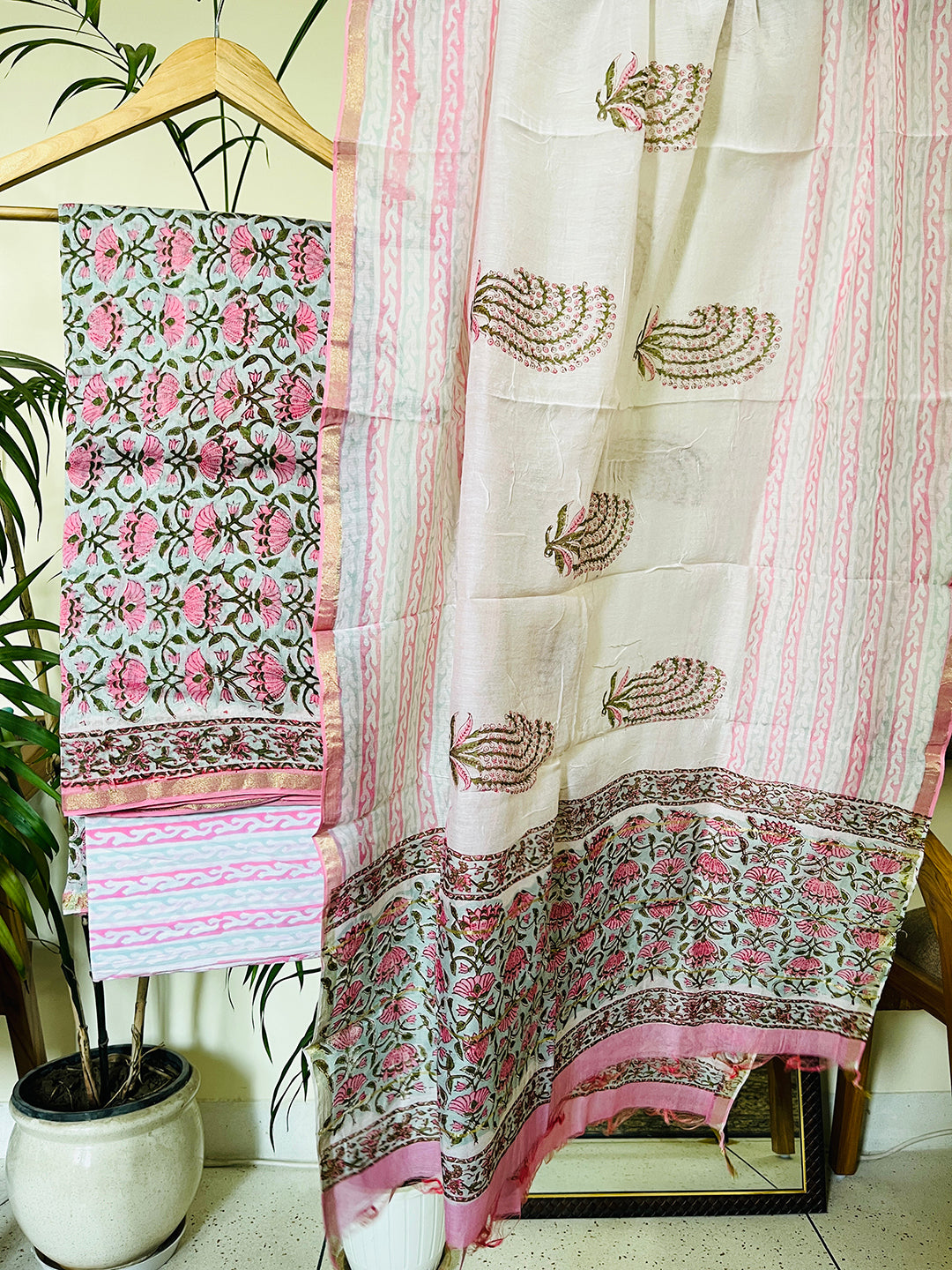 BLOCK PRINTED FLORAL JAAL CHANDERI UNSTITCHED SUIT- MINT & PINK
