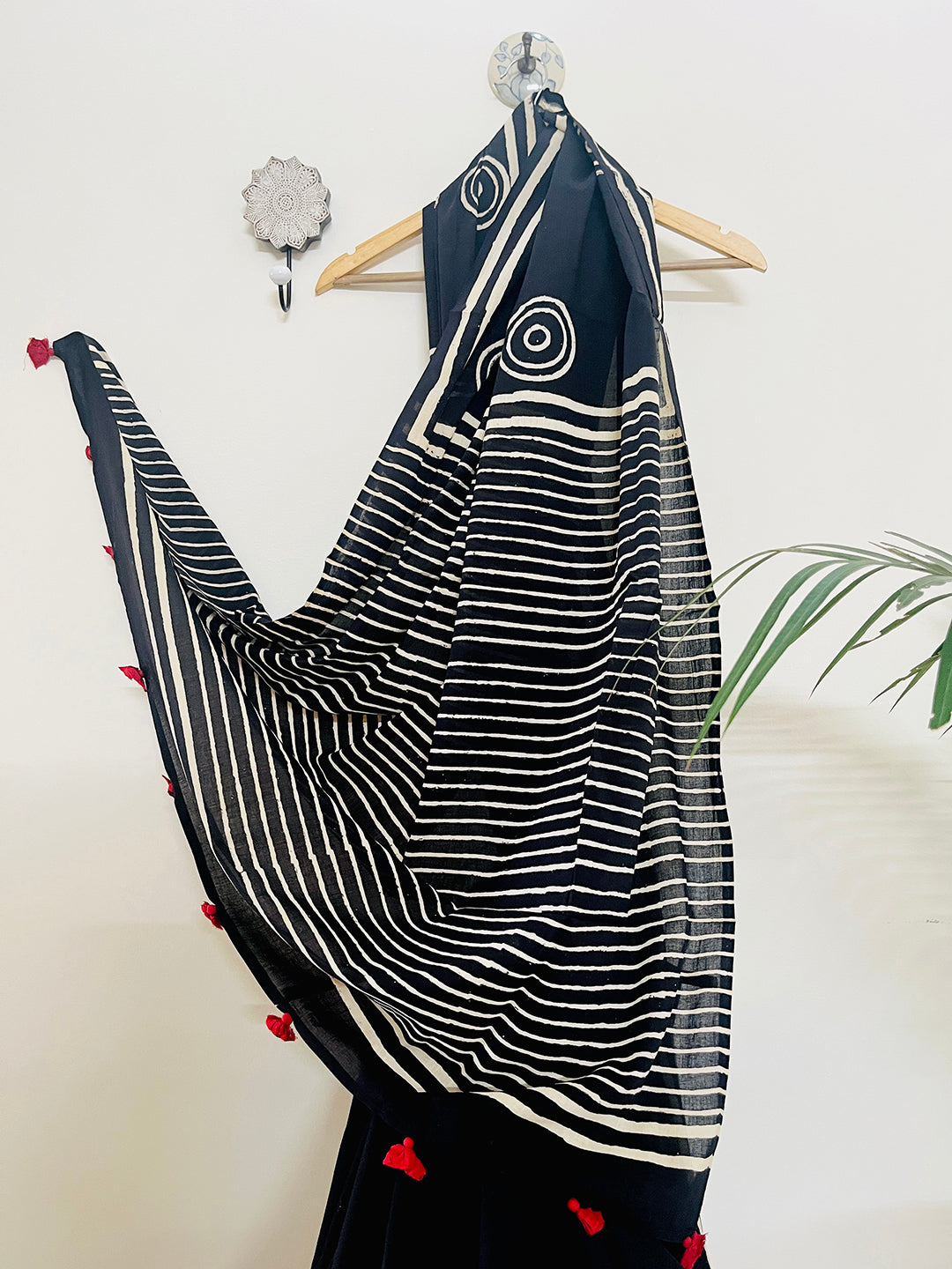 "NAZAR NA LAGE" BLACK MULMUL SAREE