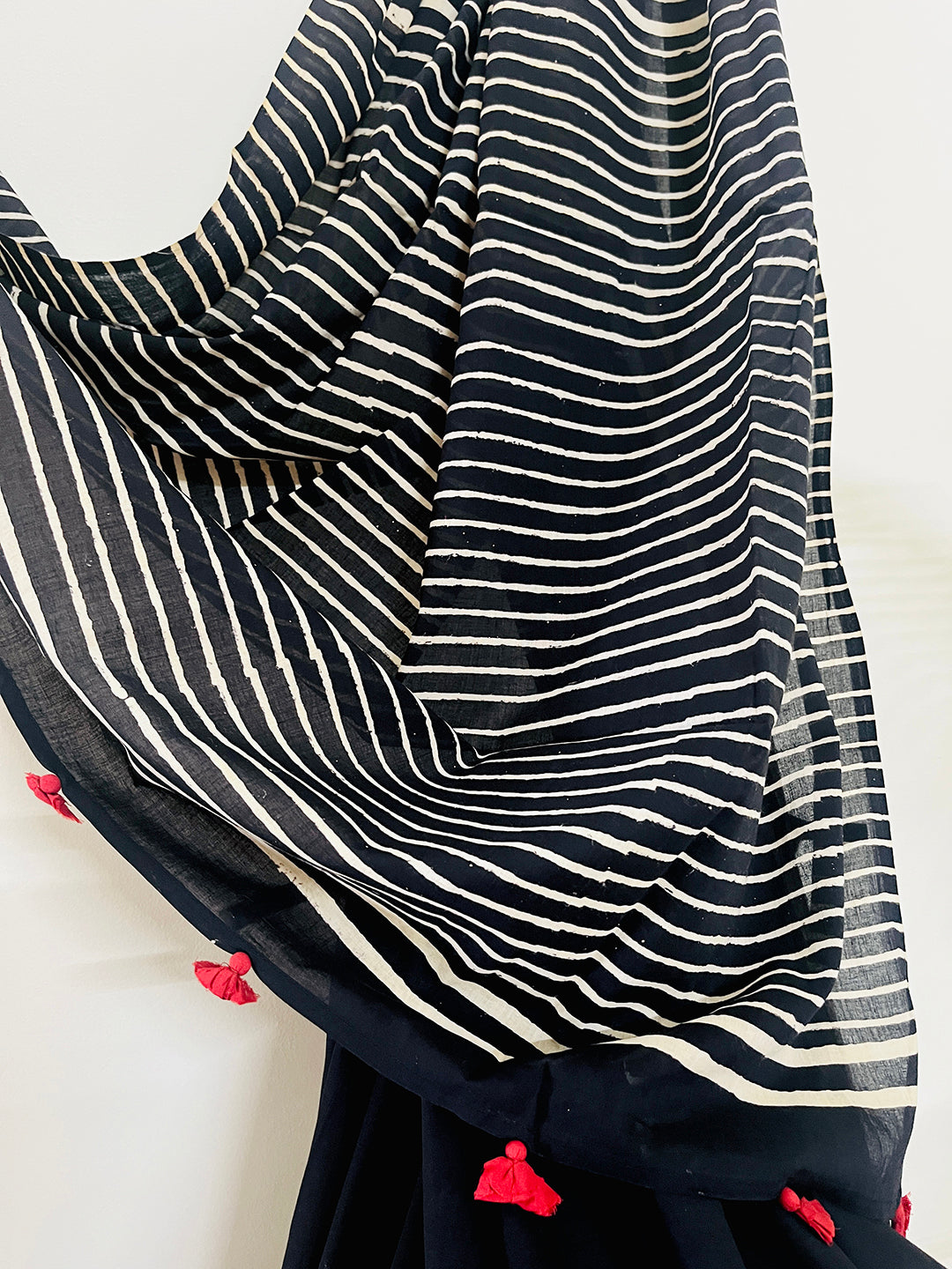 "NAZAR NA LAGE" BLACK MULMUL SAREE