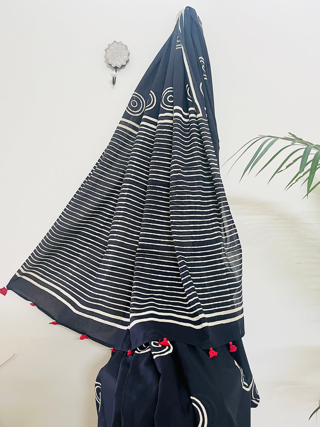 "NAZAR NA LAGE" BLACK MULMUL SAREE