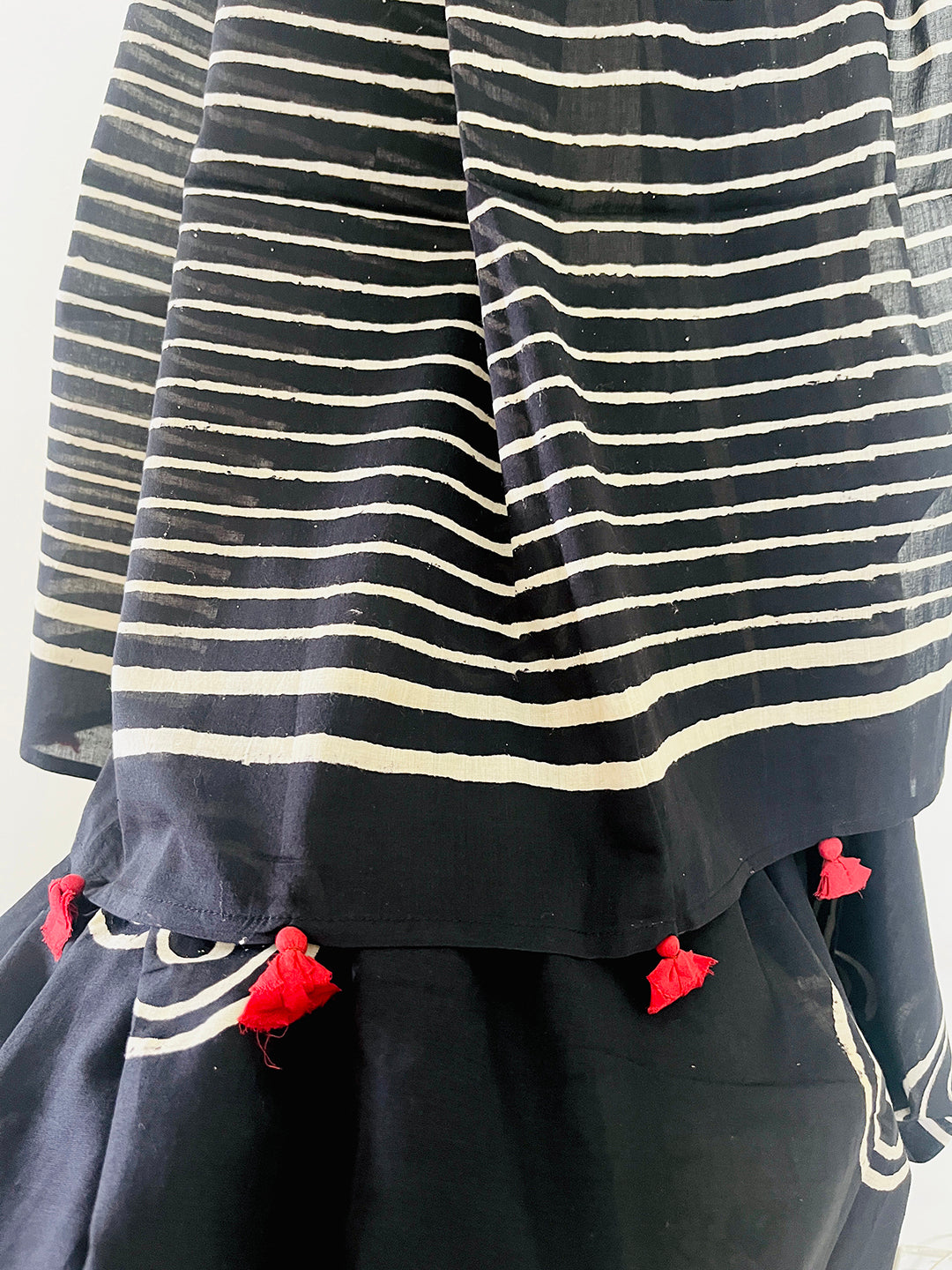 "NAZAR NA LAGE" BLACK MULMUL SAREE