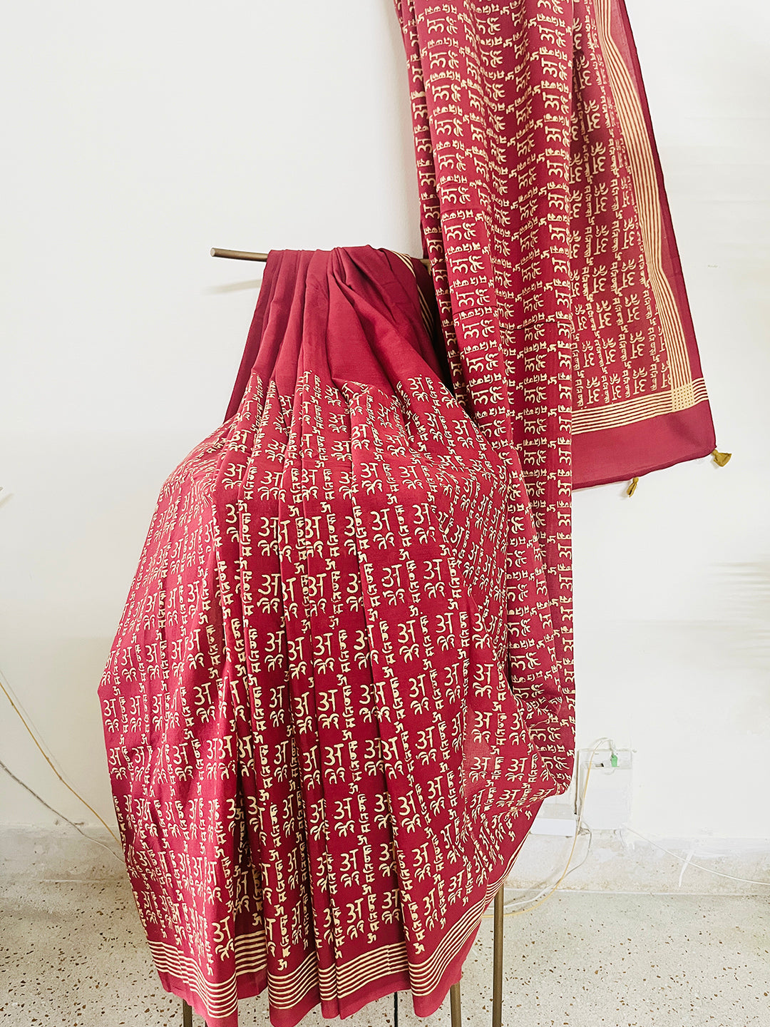 CALLIGRAPHY TASSELED MULMUL SAREE SCARLET RED