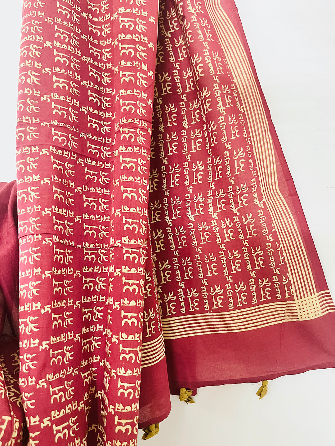 CALLIGRAPHY TASSELED MULMUL SAREE SCARLET RED