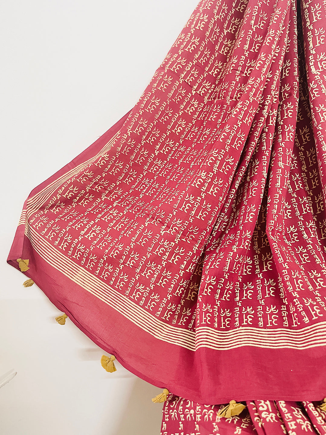 CALLIGRAPHY TASSELED MULMUL SAREE SCARLET RED