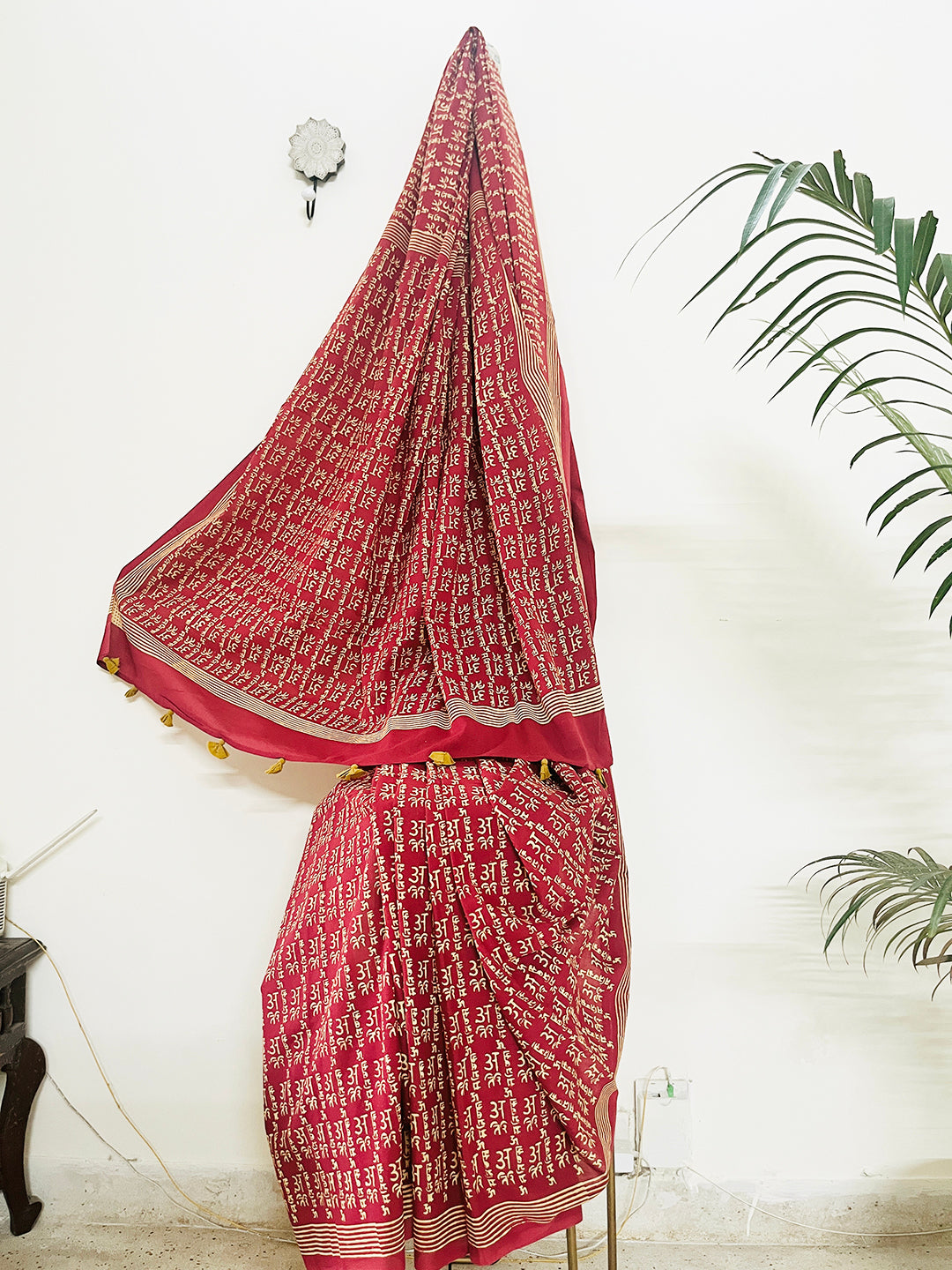 CALLIGRAPHY TASSELED MULMUL SAREE SCARLET RED