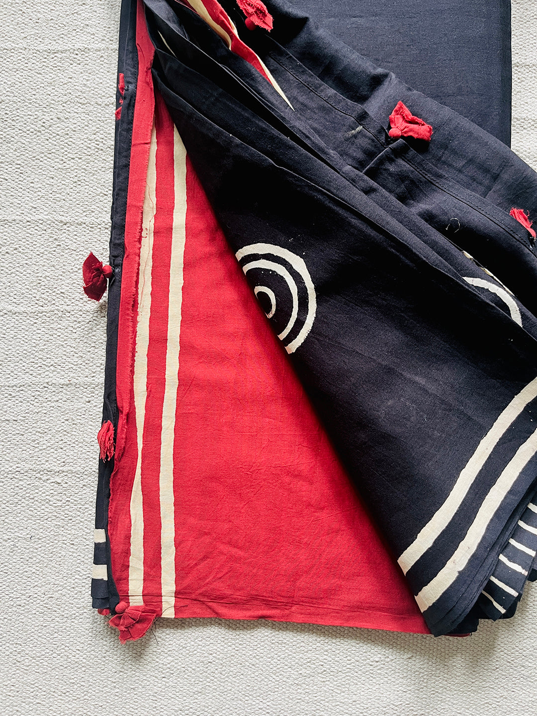 "NAZAR NA LAGE" BLACK MULMUL SAREE